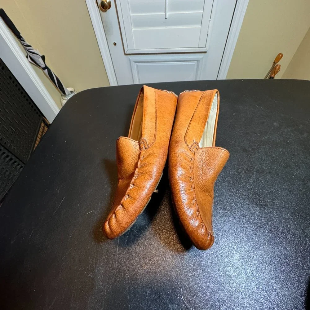 Cole Haan size 5.5B tan leather flats